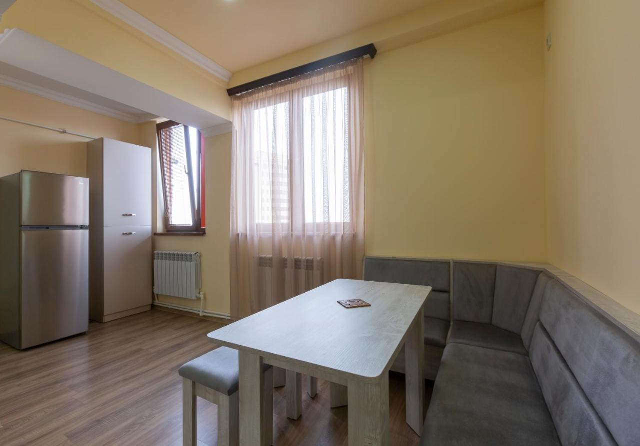 Umba Apartment N5 - Balcony And Mount Ararat View Yerevan Exterior photo